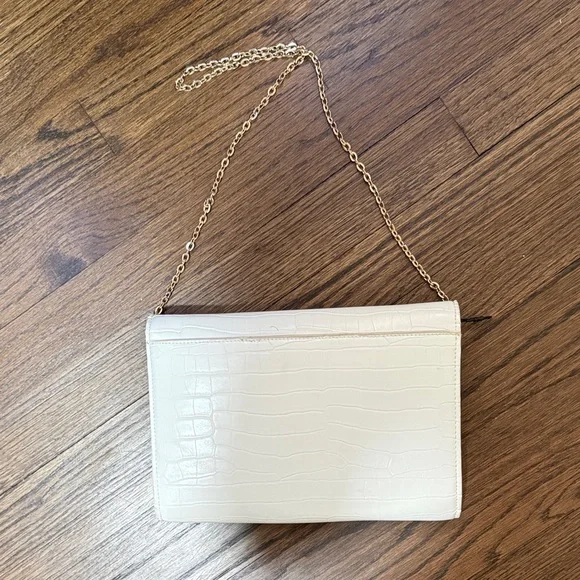 White Croc-Embossed Chain Strap Crossbody Bag - Picture 8 of 10